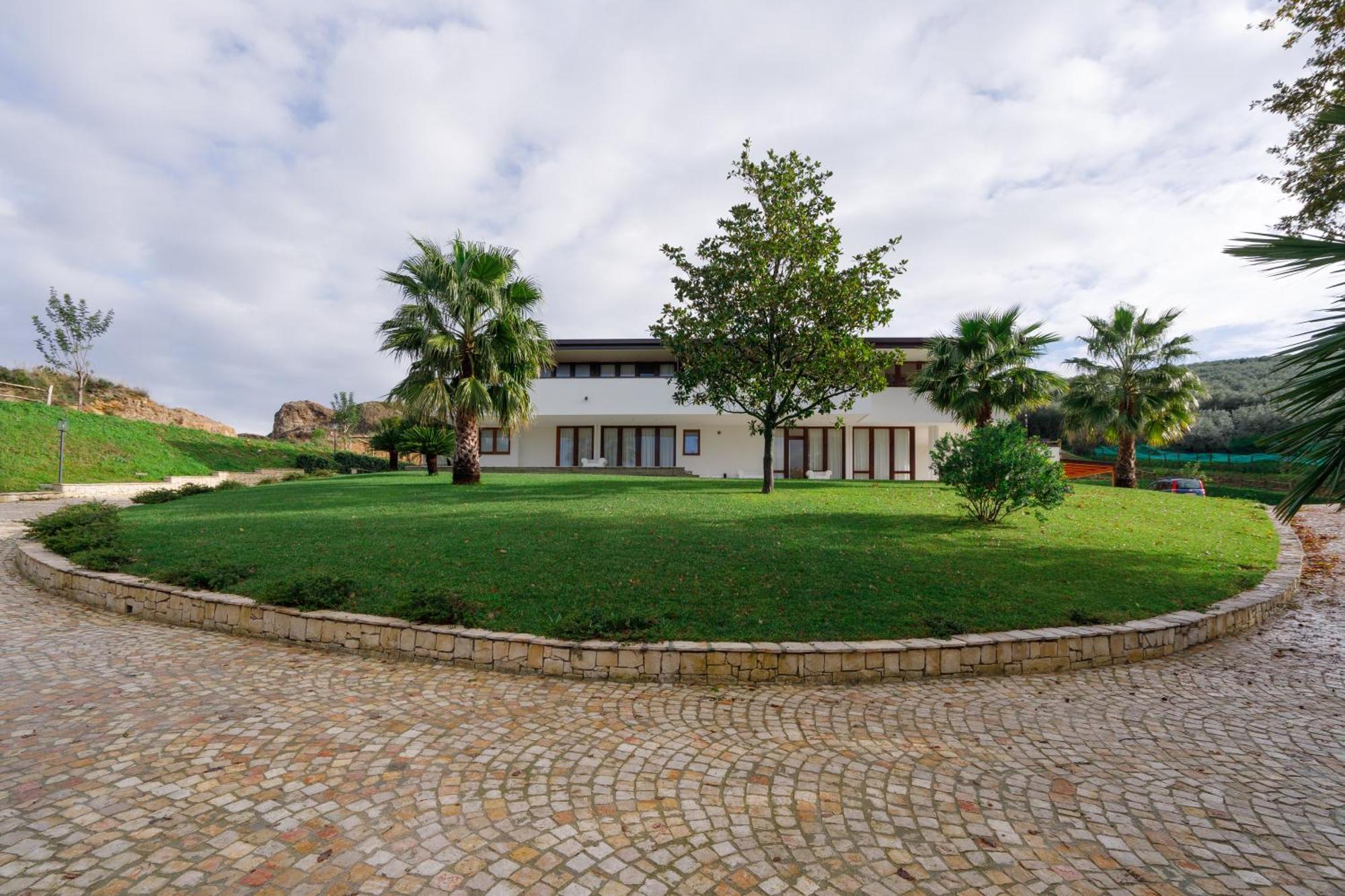 Aria - Villa Di Campagna Montecorvino Rovella Bagian luar foto