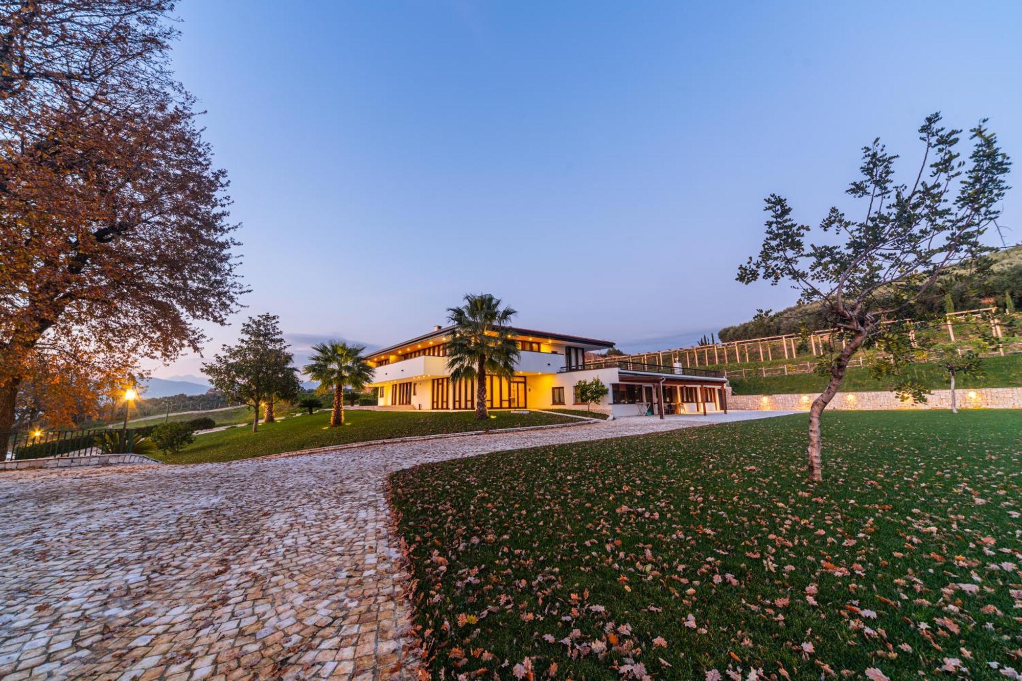 Aria - Villa Di Campagna Montecorvino Rovella Bagian luar foto