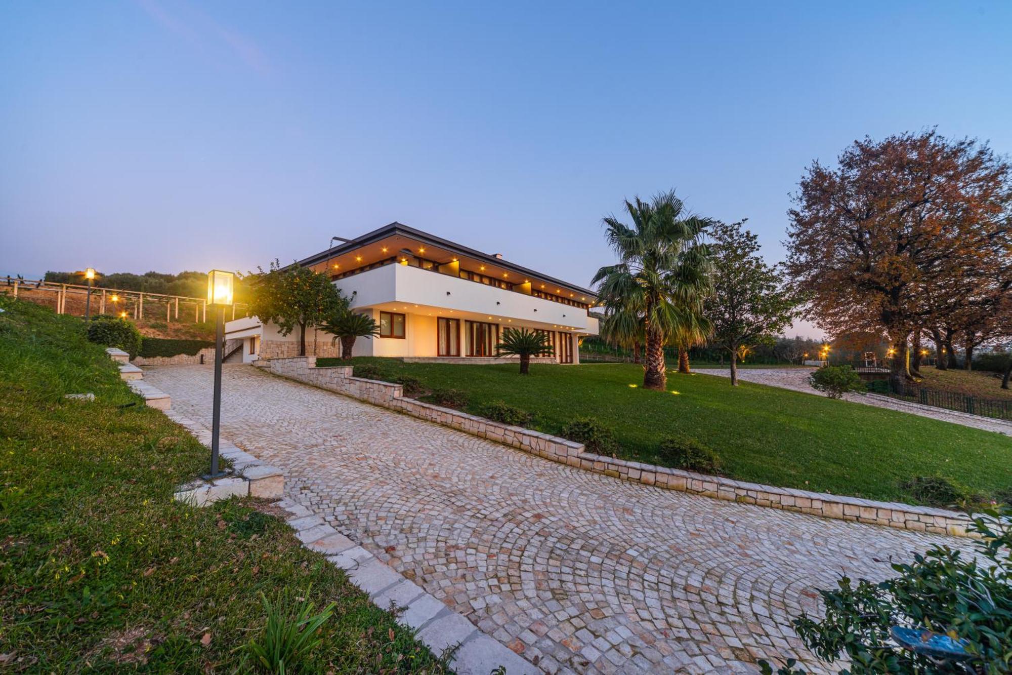 Aria - Villa Di Campagna Montecorvino Rovella Bagian luar foto